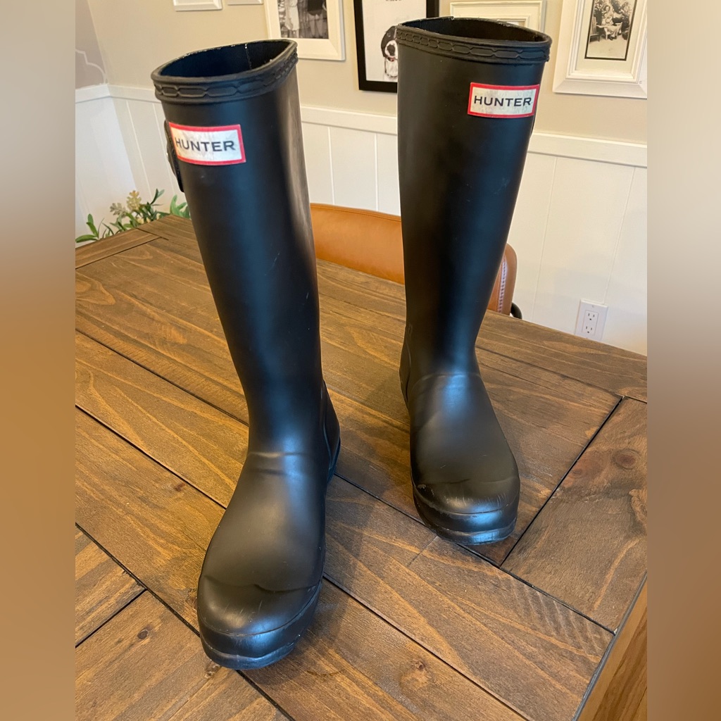 Hunter Unisex-Child Original Classic Rain Boot Big Kid. Black